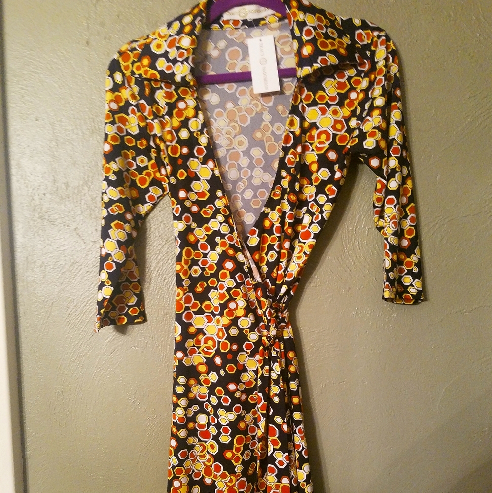 👗Tracy Negoshian wrap dress
